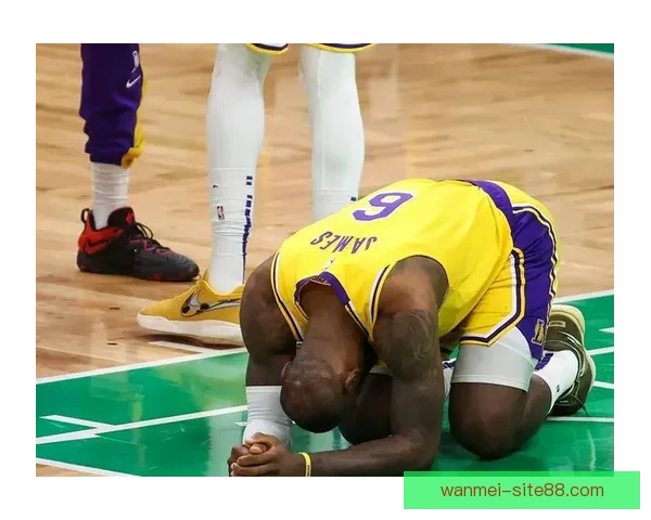 41岁勒布朗差1篮板创三双纪录却遭争议判罚 湖媒怒批裁判判决荒谬